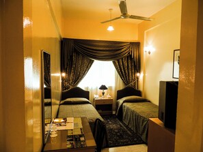 In-room safe, desk, iron/ironing board, rollaway beds - Royalton Hotel Dubai (Dubai)