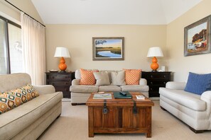 Premier-Villa, 1 Schlafzimmer, Blick auf die Anlage | Wohnzimmer | Fernseher