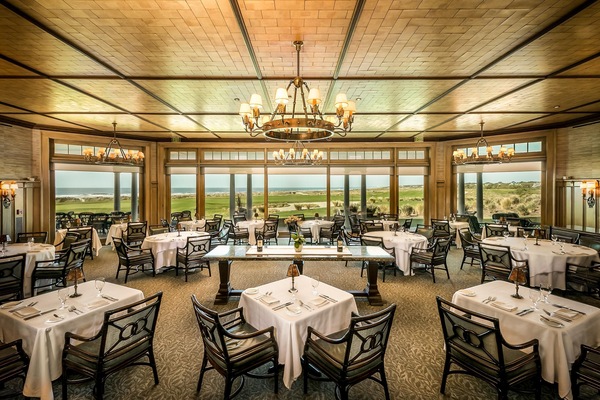 12 restaurants, breakfast, lunch, dinner served; Italian cuisine