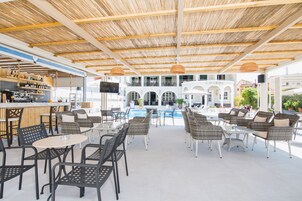 Bar (en la propiedad)