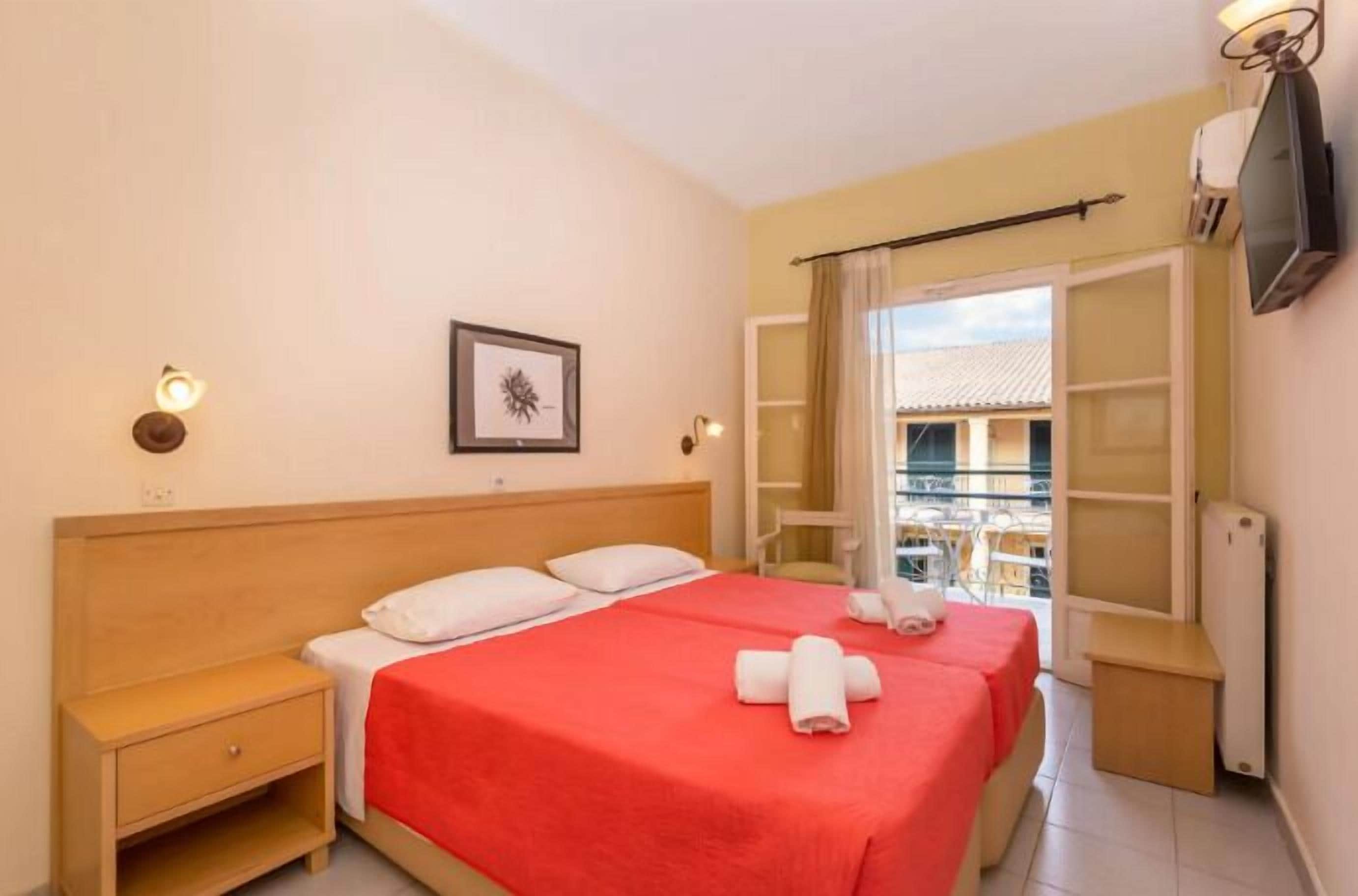 Double Room Single Use | In-room safe, desk, laptop workspace, free WiFi