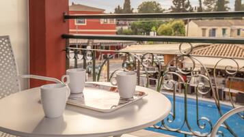 Suite monolocale Junior, vista piscina | Vista del balcone