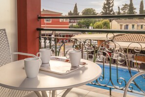 Studio Suite Junior, pemandangan kolam renang | Pemandangan balkon