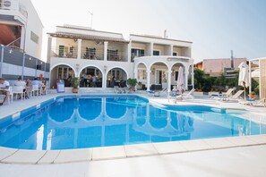 Outdoor pool, sun loungers - Opera Blue Hotel (Corfu)