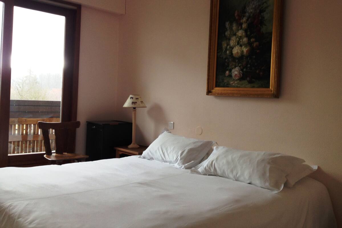 Habitación clásica, balcón | Ropa de cama de alta calidad, minibar, insonorización y cunas gratuitas