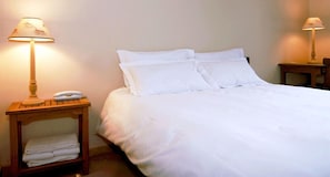 Habitación doble superior | Ropa de cama de alta calidad, minibar, insonorización y cunas gratuitas
