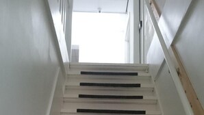 A staircase with white steps and black risers, leading upwards. - Hotel Chao (Utrecht)