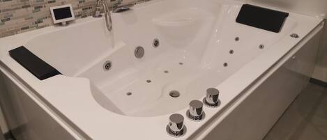 Deluxe-Doppelzimmer, Whirlpool | Whirlwanne