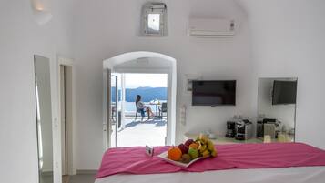 Suite Junior (Sunset) | Minibar, brankas, meja kerja, dan kedap suara