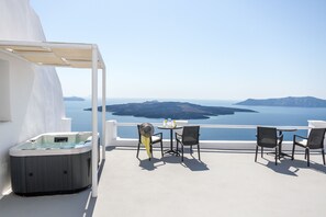 Junior Suite (Sunset) | Minibar, in-room safe, desk, soundproofing - Asma Suites (Santorini)