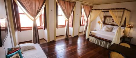 Chambre luxueuse | Minibar, coffre-fort, décor unique, accÚs au Wi-Fi (inclus)