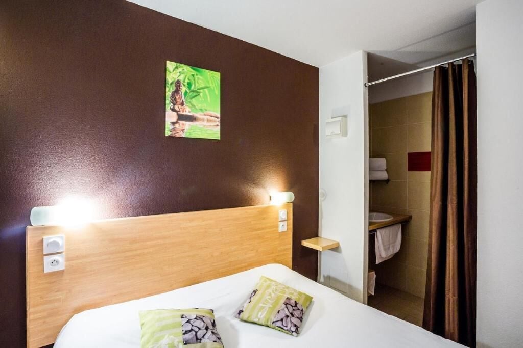 standard double or twin room | 1 bedroom, premium bedding, desk, soundproofing