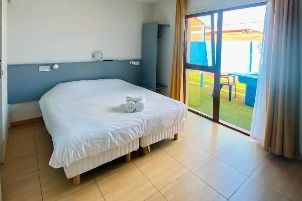 Hochwertige Bettwaren, Schreibtisch, schallisolierte Zimmer