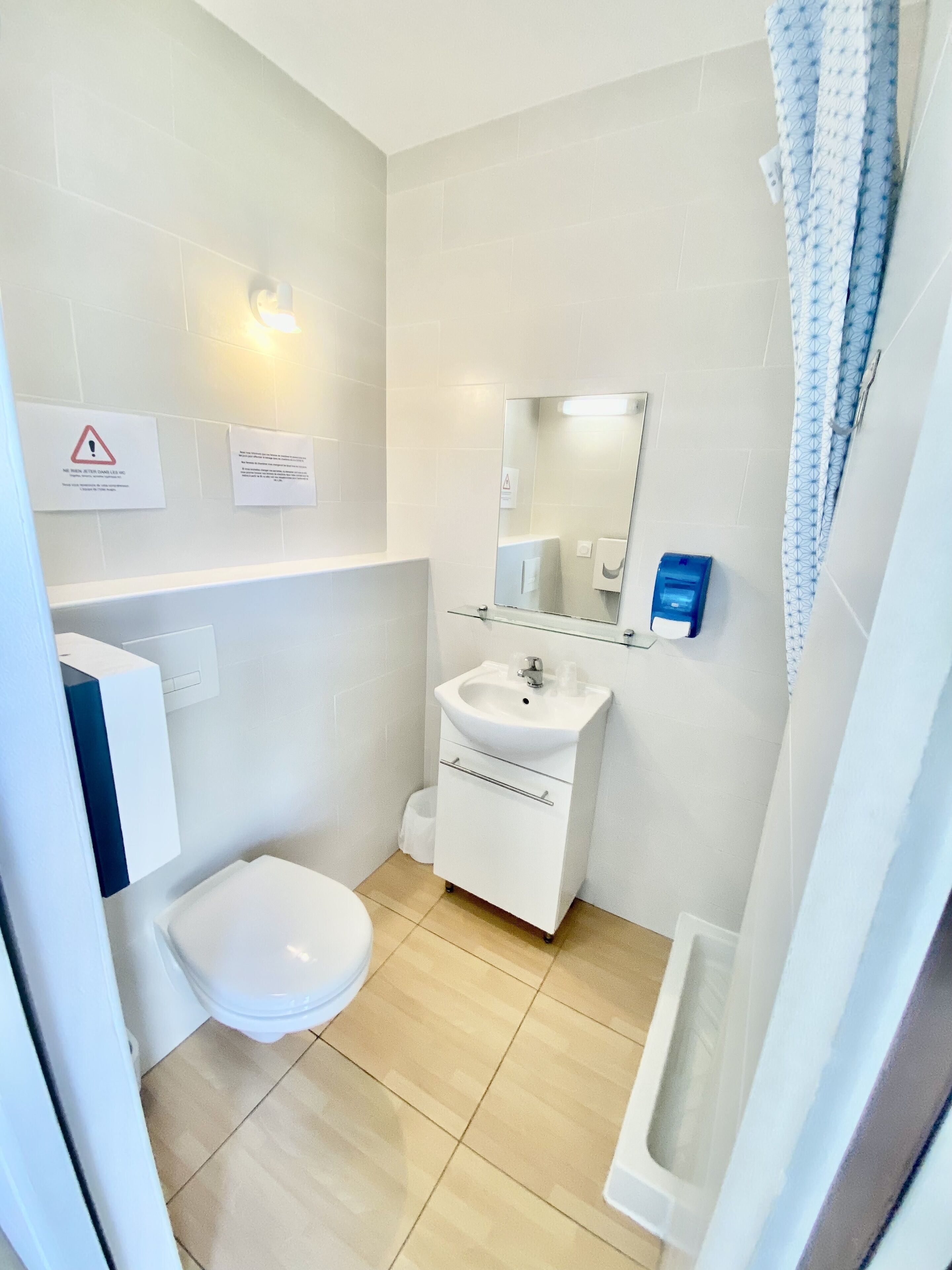 comfort double room | bathroom | shower, hair dryer, towels
