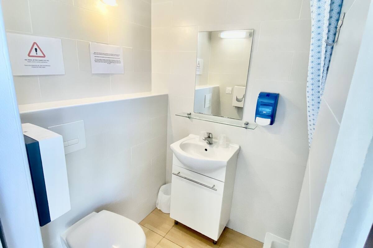 comfort double room | bathroom | shower, hair dryer, towels