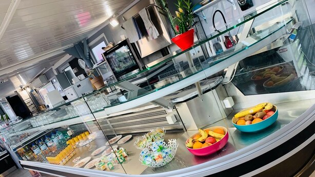 A buffet area with various food items and beverages. - Hôtel Acajou (Argelès-sur-Mer)