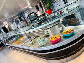 Petit déjeuner préparé sur commande servi tous les jours en supplément