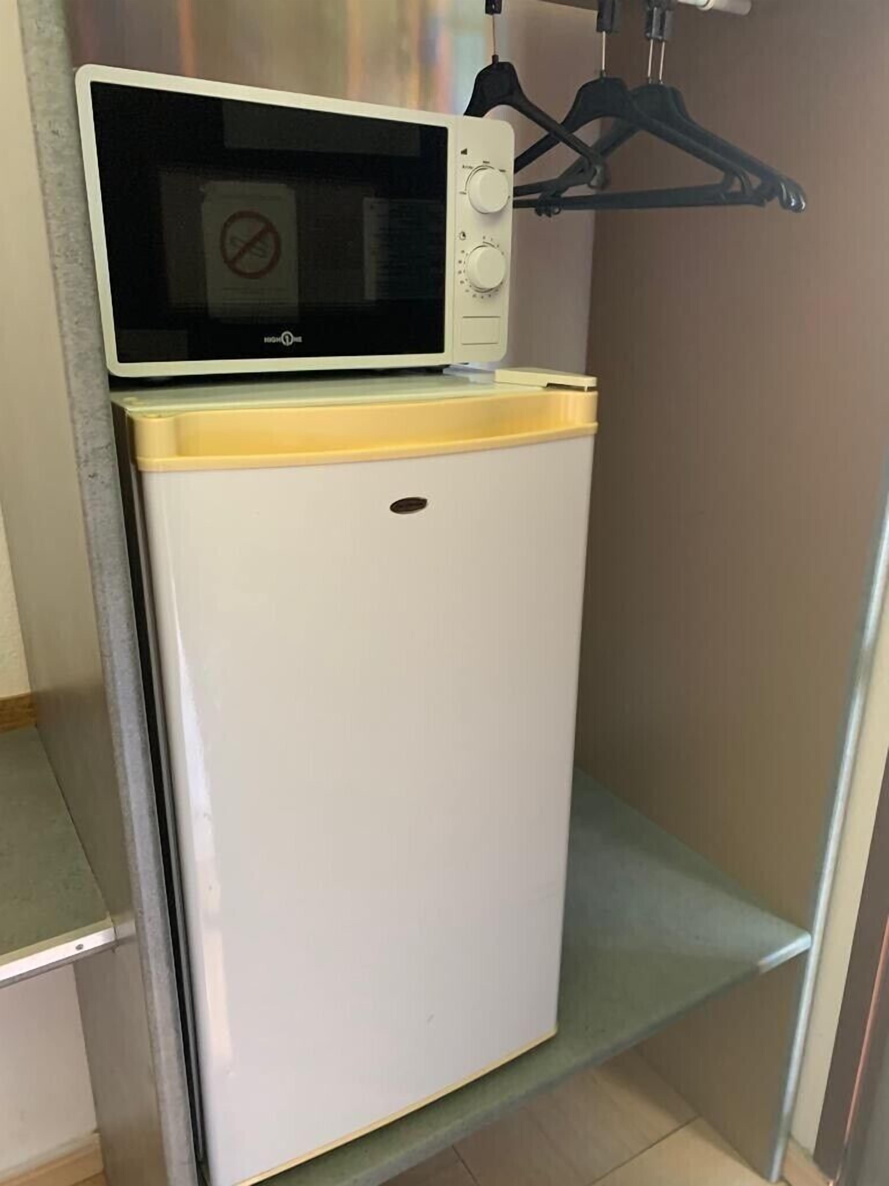 1 bedroom, premium bedding, desk, soundproofing