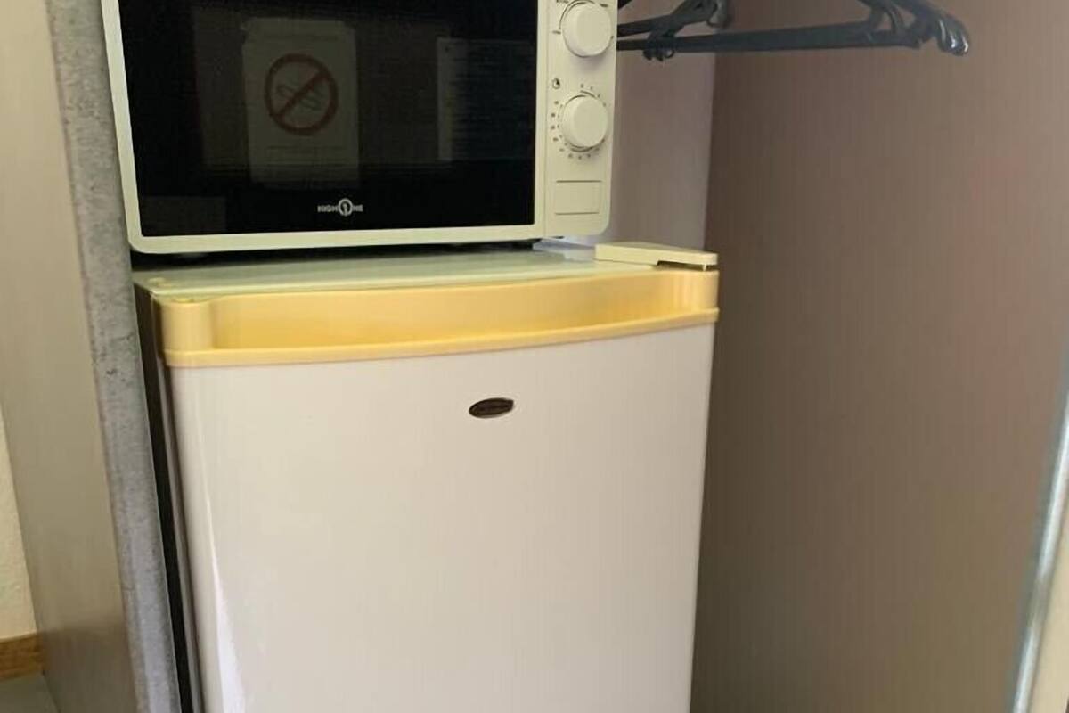 1 bedroom, premium bedding, desk, soundproofing