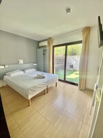 Chambre Double Confort | Literie de qualité supérieure, bureau, chambres insonorisées