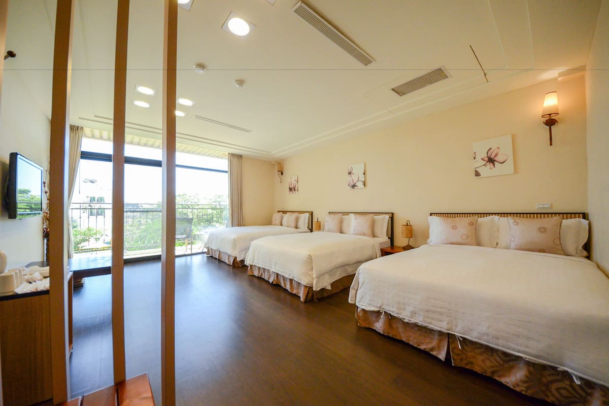 Family Room | Desk, blackout drapes, rollaway beds, free WiFi