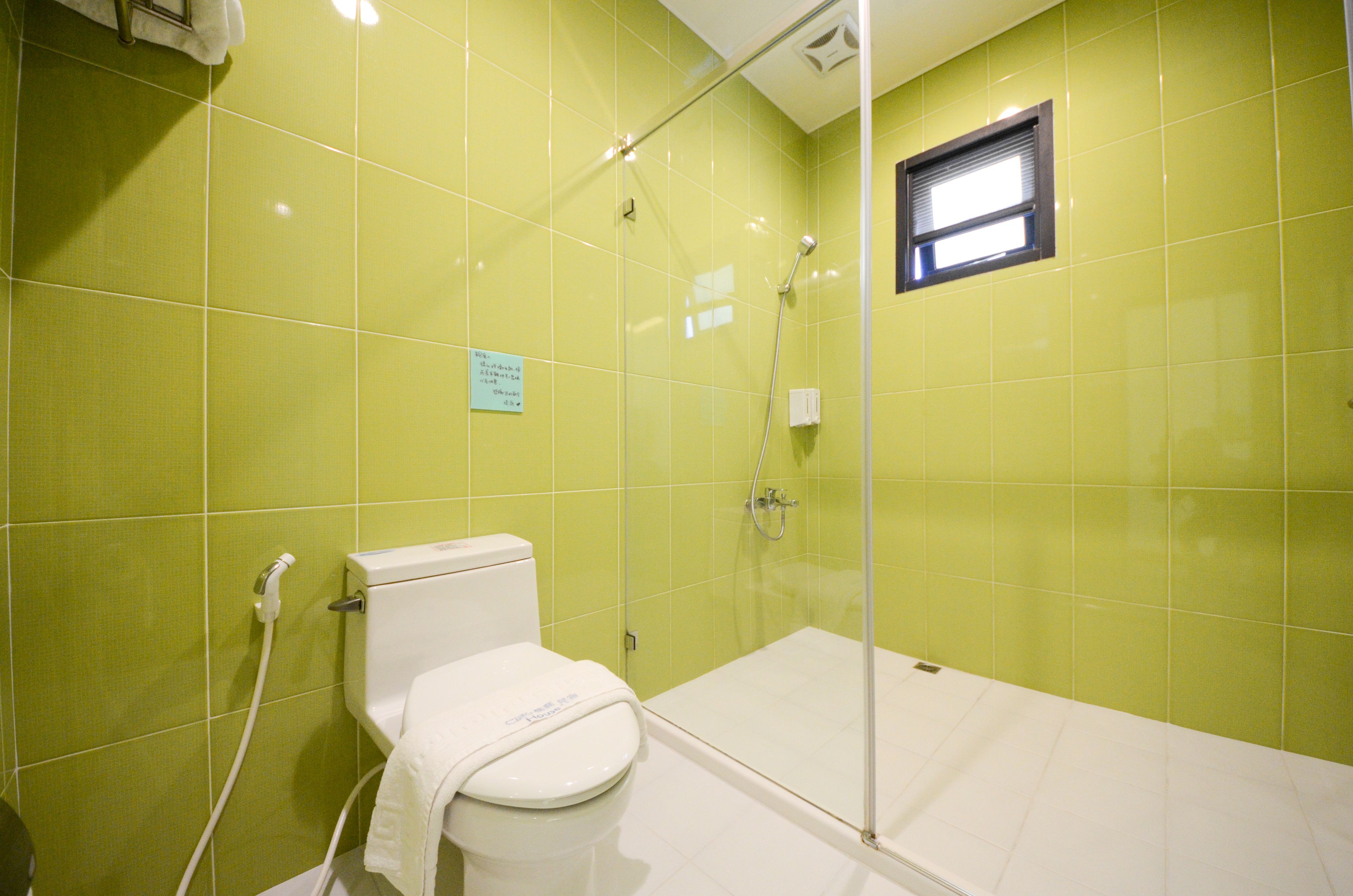 quadruple room | bathroom amenities | free toiletries, hair dryer, slippers, bidet