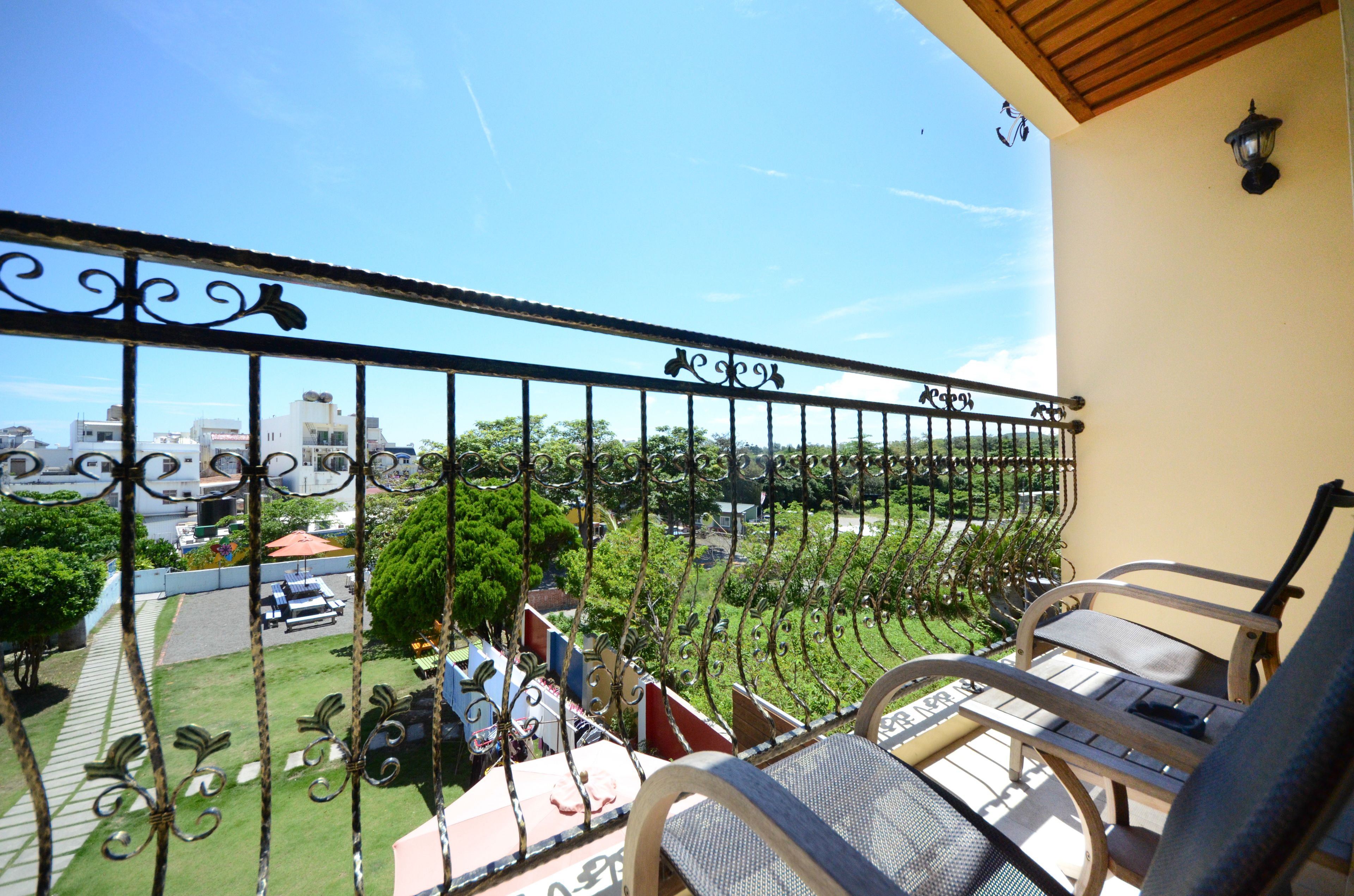 family room | balcony