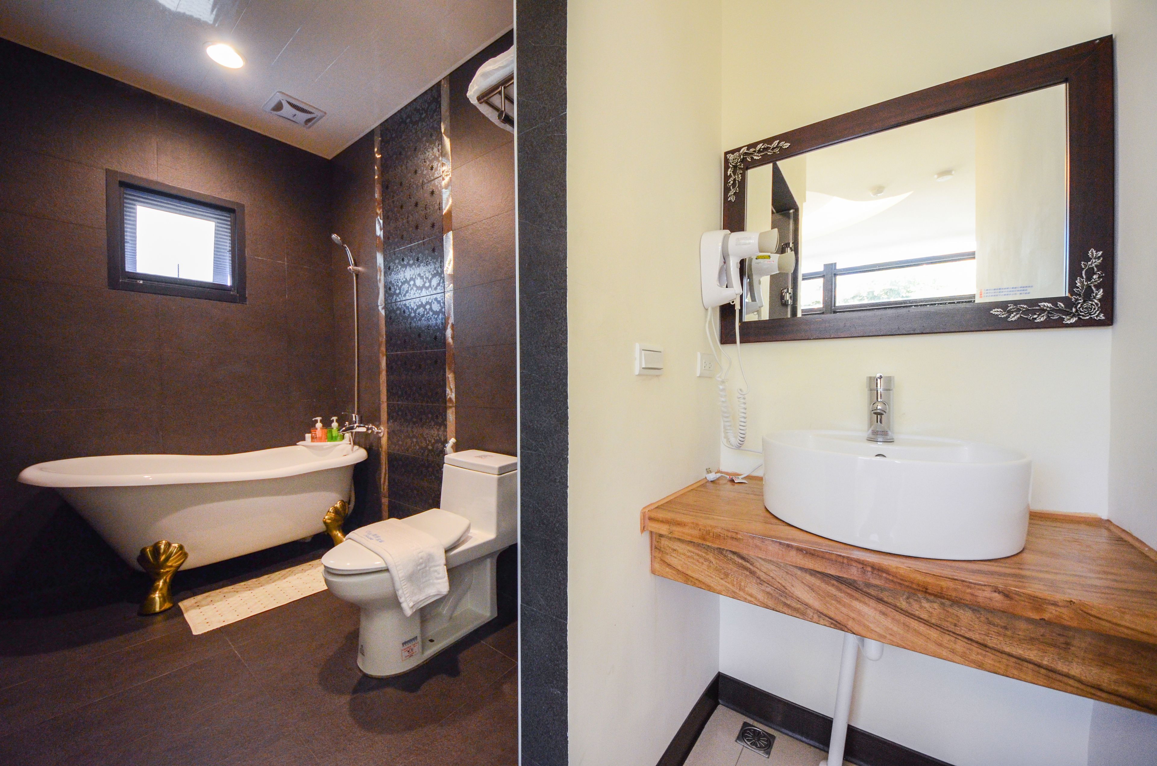 double room | bathroom amenities | free toiletries, hair dryer, slippers, bidet