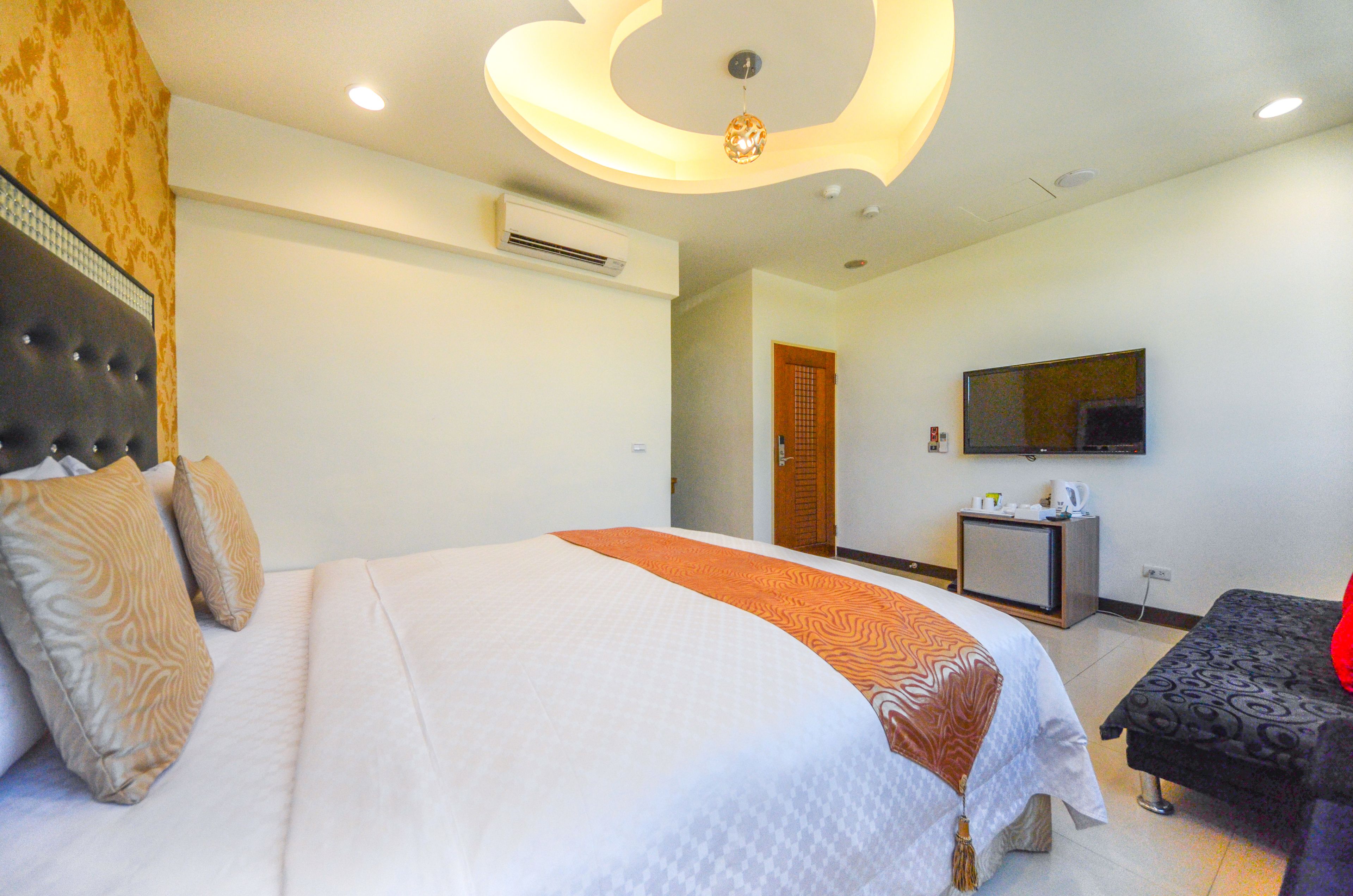 double room | desk, blackout curtains, rollaway beds, free wifi