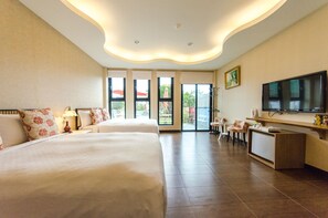 Quadruple Room | Desk, blackout drapes, rollaway beds, free WiFi - Ciao House (Hengchun)