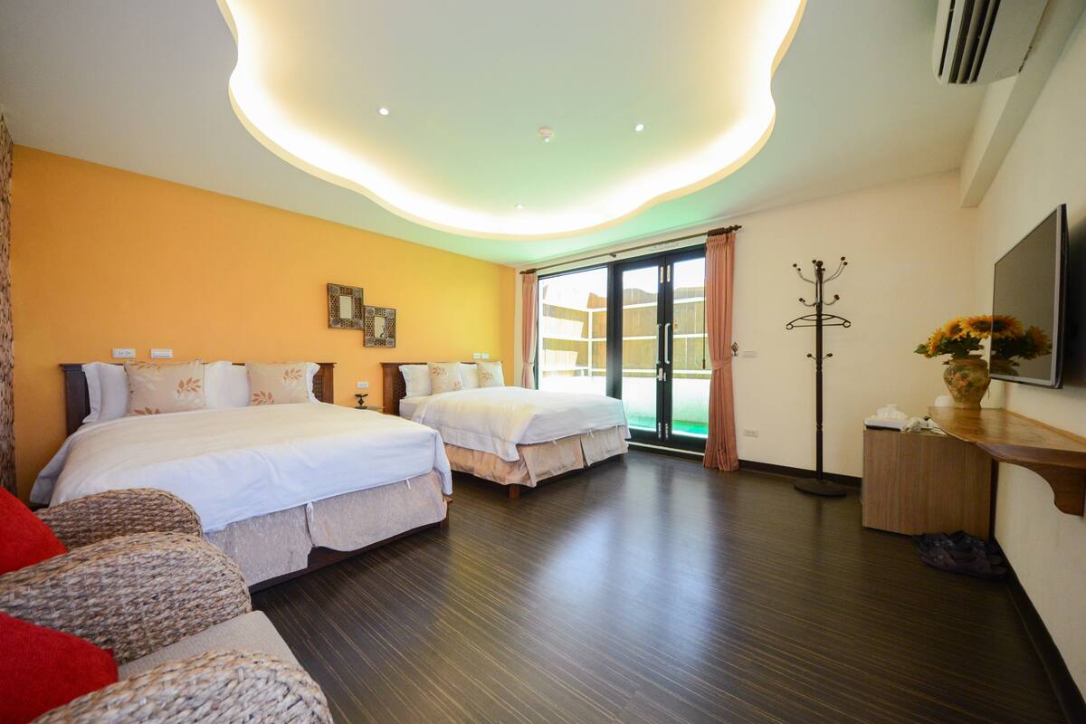 VIP Quadruple Room | Desk, blackout drapes, rollaway beds, free WiFi