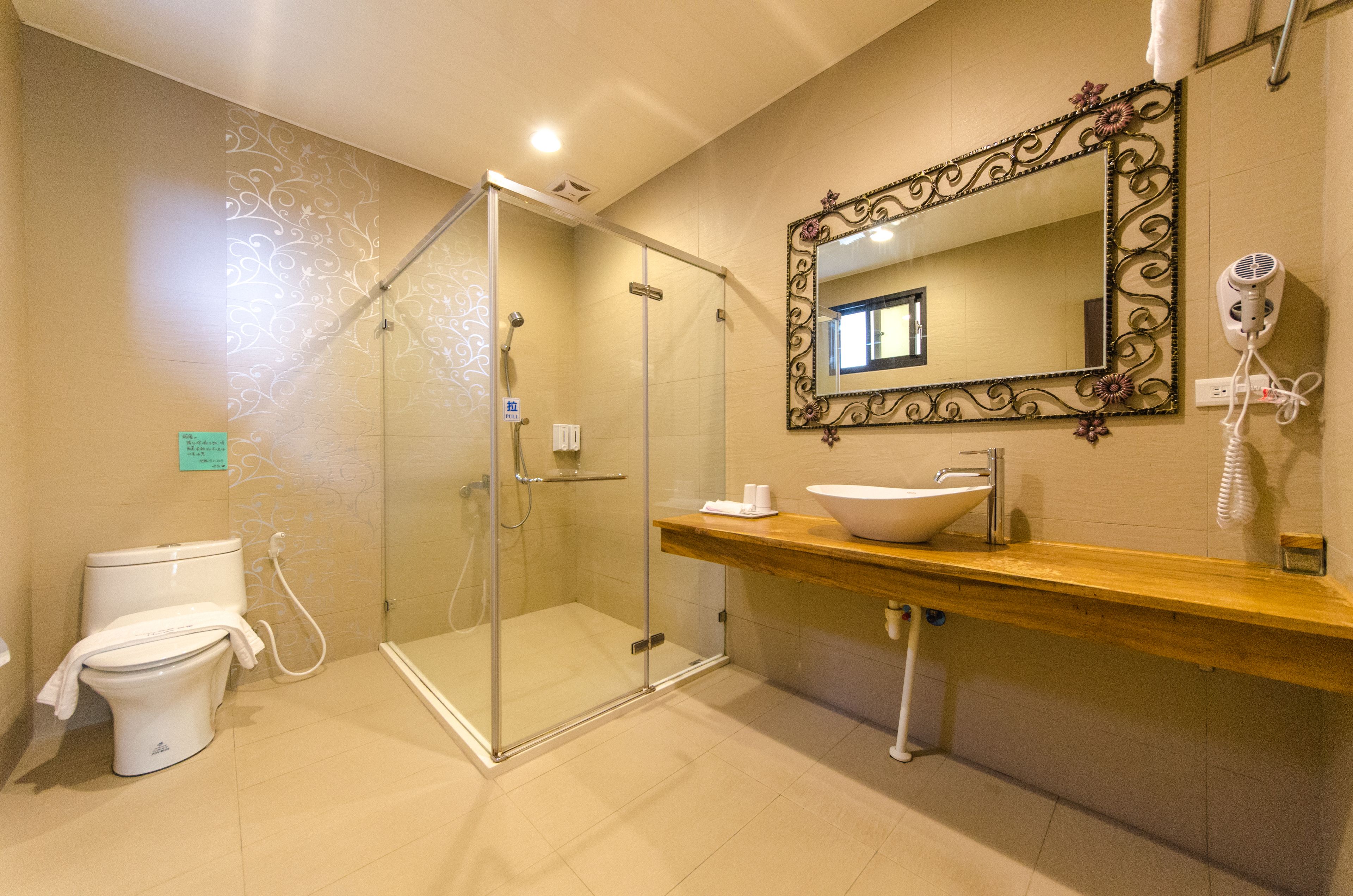quadruple room | bathroom amenities | free toiletries, hair dryer, slippers, bidet
