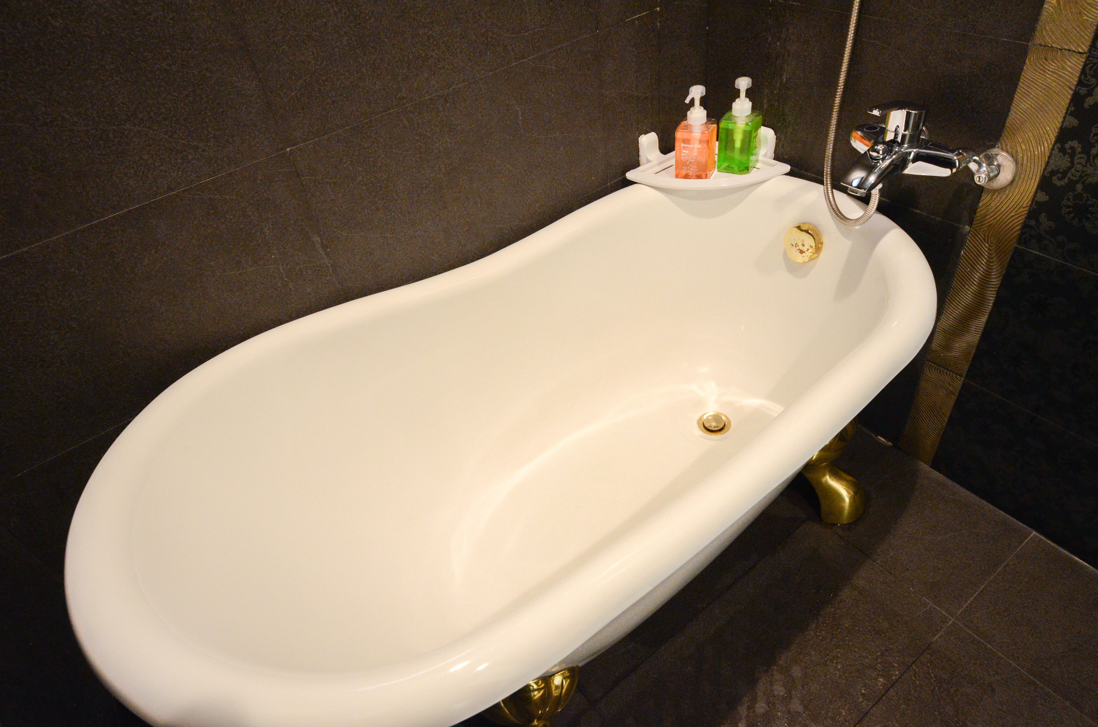 double room | deep-soaking bathtub
