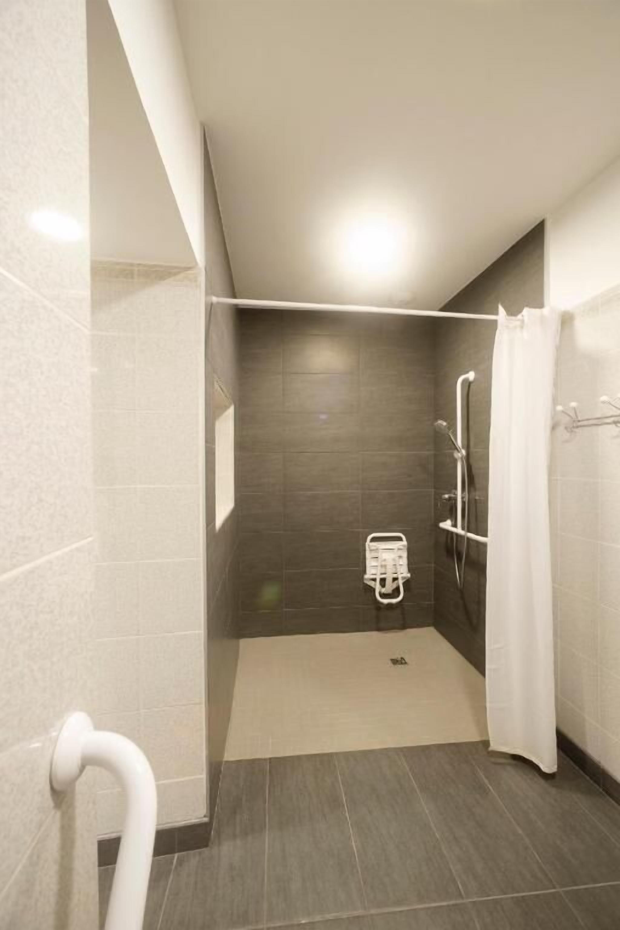 triple room | 1 bedroom, desk, free wifi, bed sheets