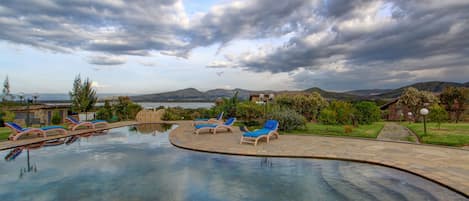 Outdoor pool, pool umbrellas, sun loungers