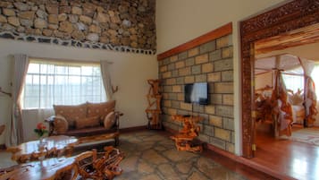 Executive Cottage | Living room