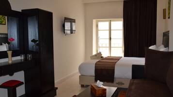 Junior Suite, 3 Bedrooms, Non Smoking, City View | 1 bedroom, premium bedding, free cribs/infant beds, free WiFi