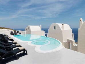 Outdoor pool, pool umbrellas, sun loungers