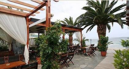 Triton Hotel & Bungalows