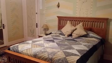 Kamar Standar, 1 Tempat Tidur Queen (Gatsby Room) | Seprai premium dan didekorasi berbeda-beda