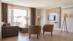 DENIZ SUITE | Premium bedding, down comforters, minibar, individually decorated - Ladies Beach Suit Otel  (Kusadasi)