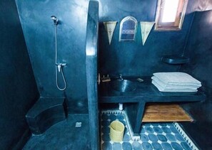 Chambre Triple Luxe | Salle de bain
