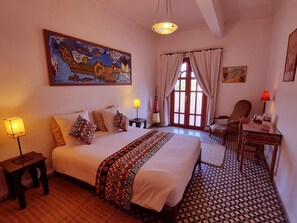 Familie suite | Luxe beddengoed, individueel gedecoreerd, een bureau, een laptopwerkplek