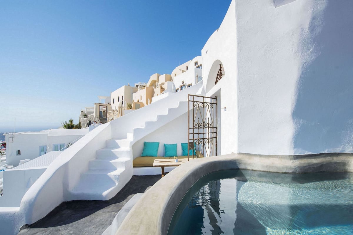 Crypt | Exclusive Cave Suite with Indoor & Outdoor Plunge Pool & Caldera View | Minibar, safe på rommet, strykejern/-brett og wi-fi (inkludert)