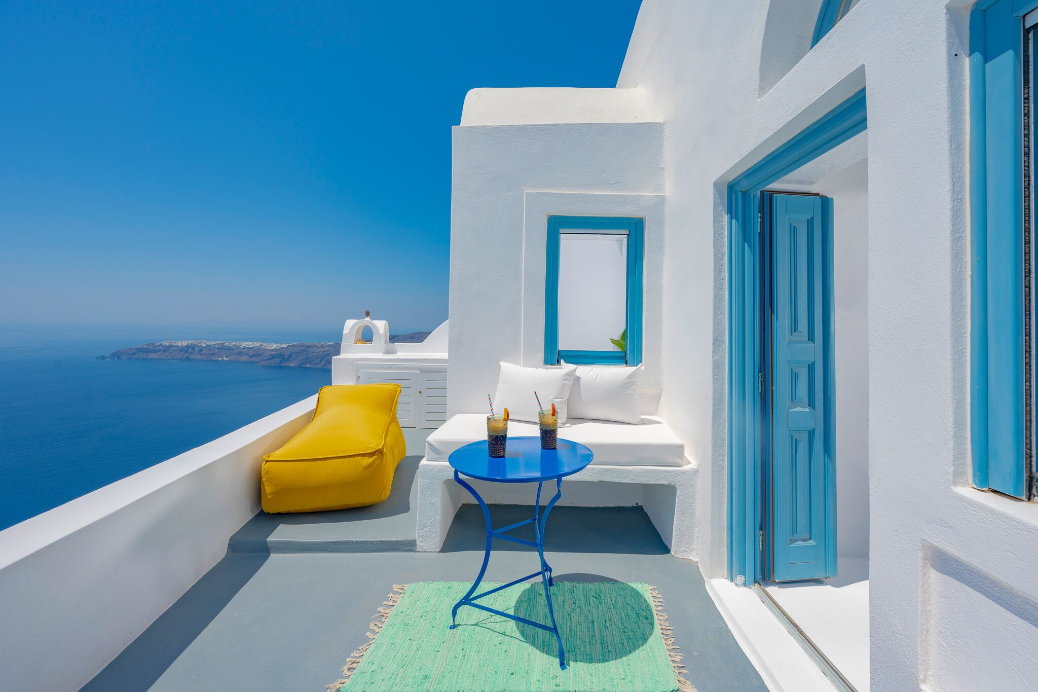 Poet's Upper Floor Suite with Outdoor Mini Plunge Pool & Caldera View | Terraza o patio