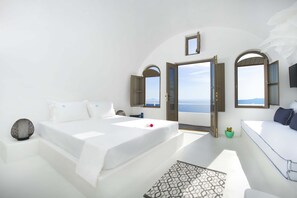 Aurora | Superior Cave Suite with Outdoor Plunge Pool & Caldera View
