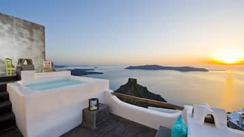 Efhari | Exclusive Suite with Outdoor Plunge Pool & Panoramic Caldera View | Exterior