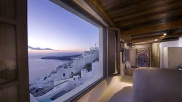 Efhari | Exclusive Suite with Outdoor Plunge Pool & Panoramic Caldera View | 1 phòng ngủ, minibar, két bảo mật tại phòng, trang trí khác biệt