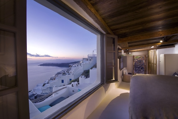 Efhari | Exclusive Suite with Outdoor Plunge Pool & Panoramic Caldera View | 1 phòng ngủ, minibar, két bảo mật tại phòng, trang trí khác biệt