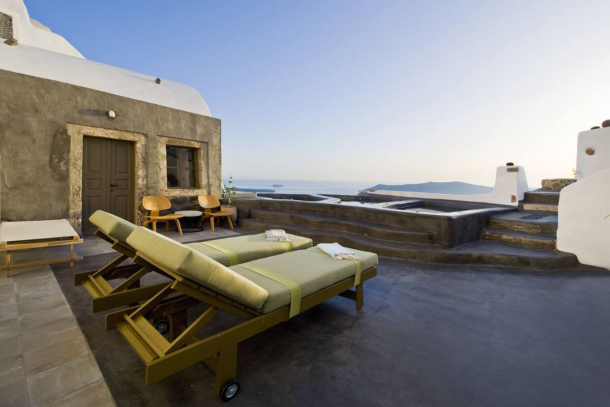 Enigma | Superior Cave Suite with Outdoor Plunge Pool & Caldera View | Utsikt fra rommet